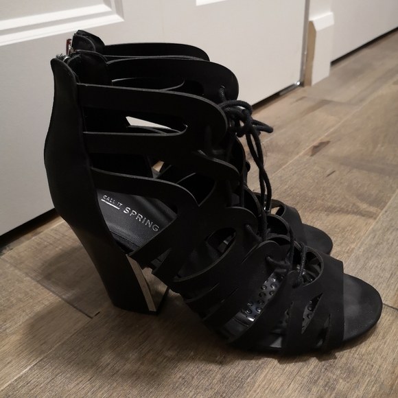 Laced heels - Picture 3 of 3